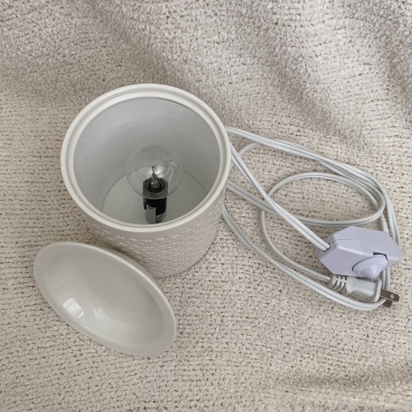 💜 5/$30 Sale: Heart Detailed Wax Melter 1/2 - Picture 2 of 6